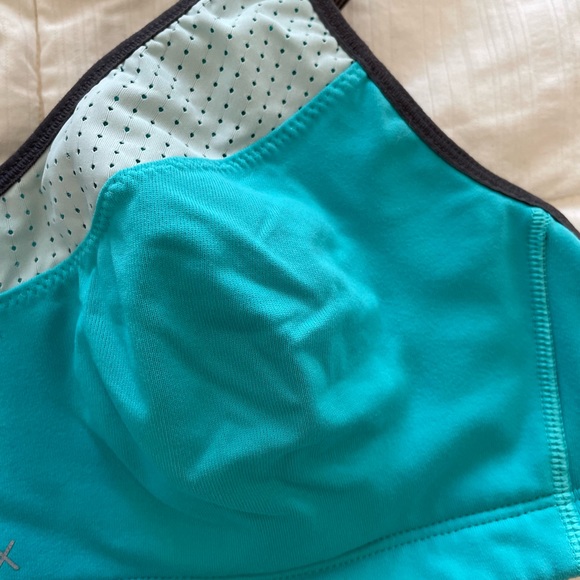 Victoria’s Secret Teal Sports Bra 36C - Picture 4 of 7